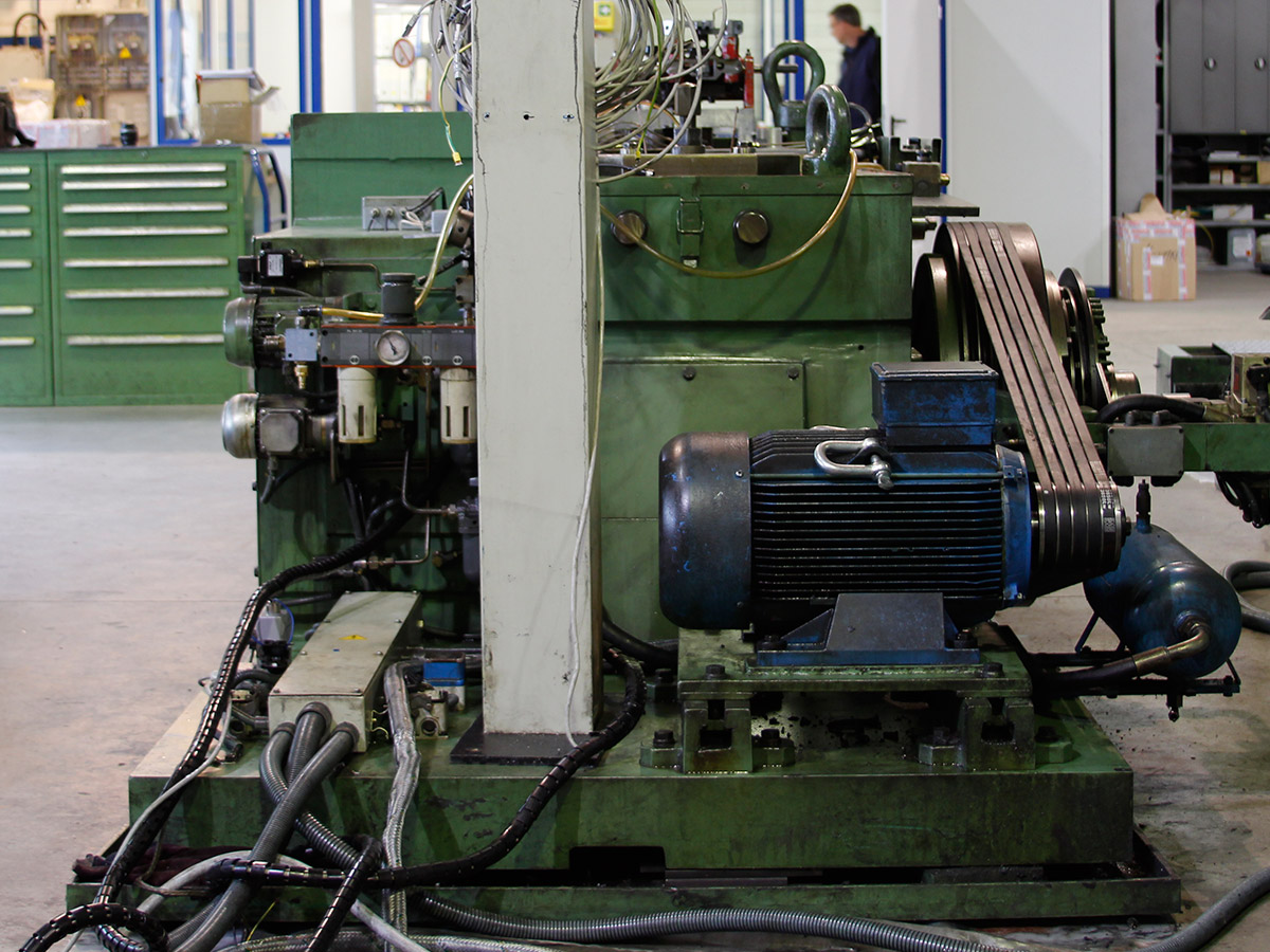 Maschine in der Werkhalle von Stöckinger